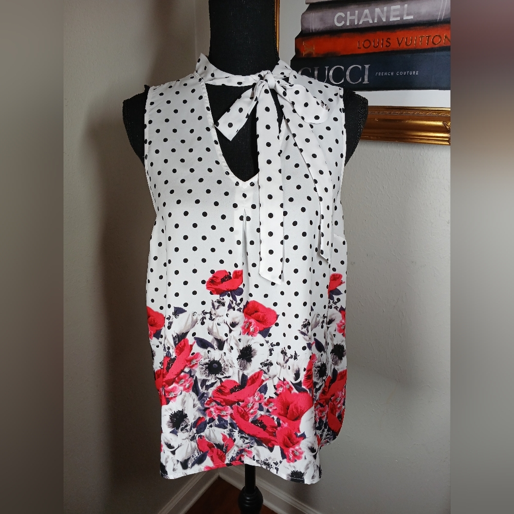 ELLE Sleeveless Floral Blouse Size M